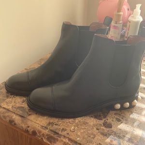 Vince Camuto Louise et cie booties w/pearls